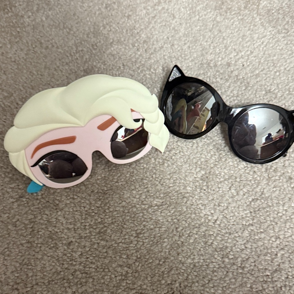 FROZEN Elsa (Disney) and Black Sparkle Cat Kids Sunglasses Set